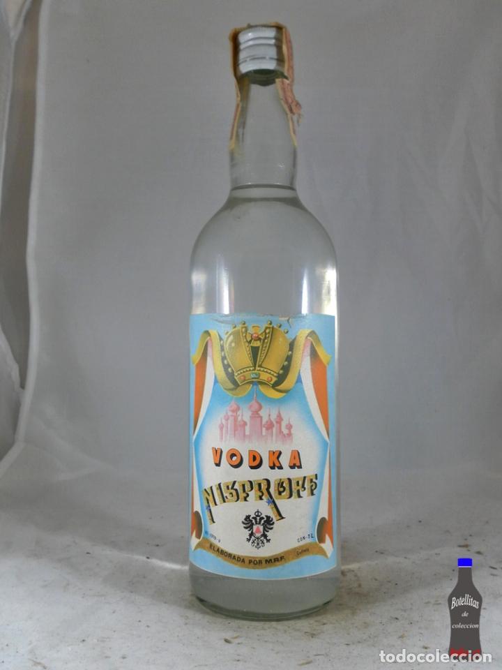 Sammlung von Weinen und Lik&ouml;ren: BOTELLA VODKA NISFROFF MRF CULLERA