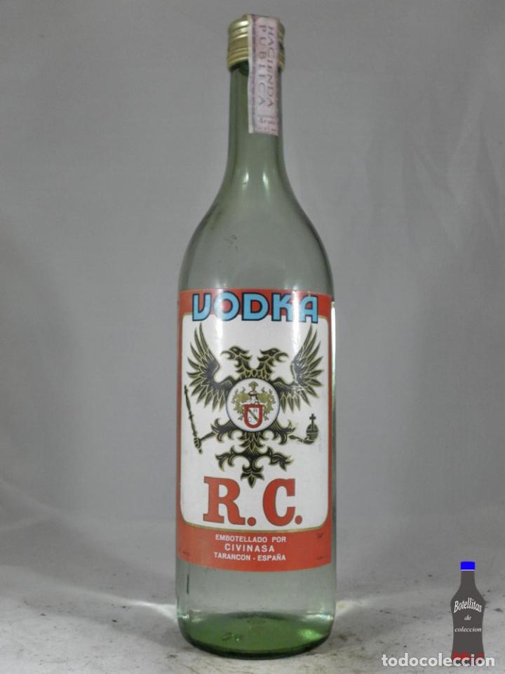 Sammlung von Weinen und Lik&ouml;ren: BOTELLA VODKA R.C. CIVINASA TARANCON ESPA&Ntilde;A