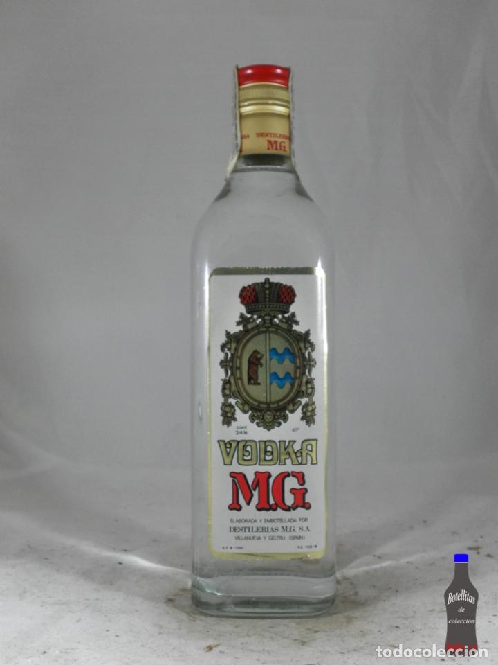 Collezionismo di vini e liquori: BOTELLA VODKA M.G. DESTILERIAS M.G. VILLANUEVA Y GELTRU SPAIN