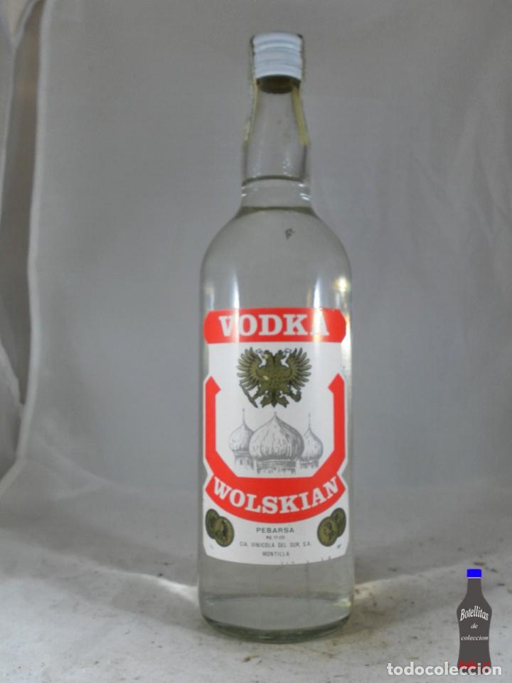 Sammlung von Weinen und Lik&ouml;ren: BOTELLA VODKA WOLSKIAN PEBARSA VINICOLA DEL SUR MONTILLA