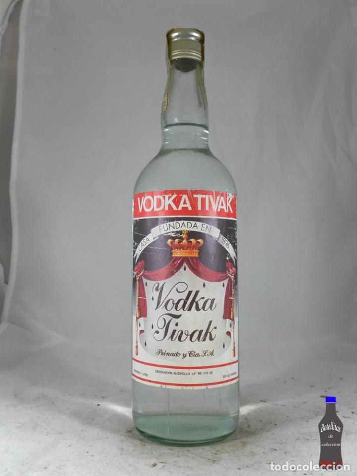 Sammlung von Weinen und Lik&ouml;ren: BOTELLA VODKA TIVAK PEINADO Y CIA SEVILLA