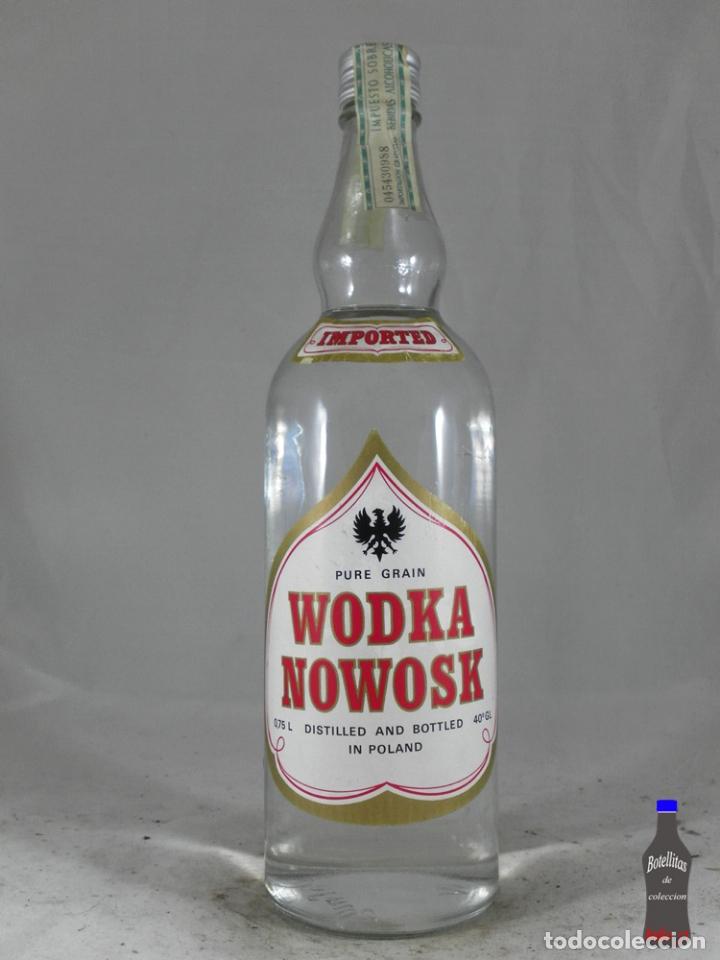 Sammlung von Weinen und Lik&ouml;ren: BOTELLA VODKA NOWOSK IMPORTED