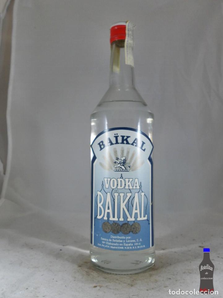 Sammlung von Weinen und Lik&ouml;ren: BOTELLA VODKA BAIKAL IBERICA DE BEBIDAS Y LICORES MADRID