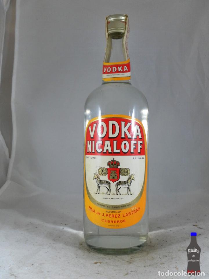 Sammlung von Weinen und Lik&ouml;ren: BOTELLA VODKA NICALOFF HIJA DE J. PEREZ LASTRAS CEBREROS