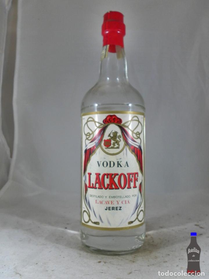 Sammlung von Weinen und Lik&ouml;ren: BOTELLA VODKA LACKOFF LACAVE Y CIA JEREZ
