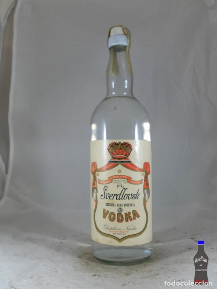 Sammlung von Weinen und Lik&ouml;ren: BOTELLA VODKA SVERDLOVSK DESTILERIAS NICOLAS MURCIA
