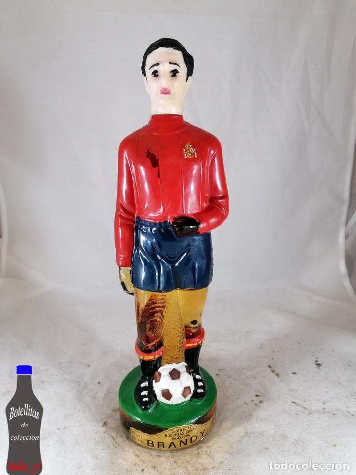 Coleccionismo de vinos y licores: BOTELLA BRANDY NOGUERAS COMAS BARCELONA FUTBOLISTA ESPA&Ntilde;A