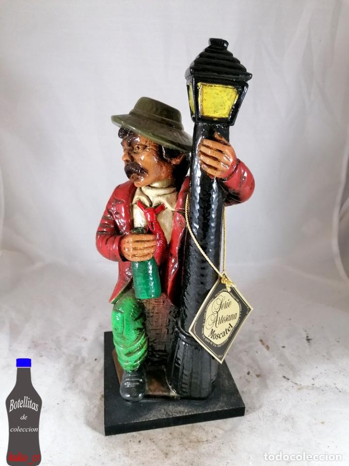 Collection of wines and liquors: BOTELLA MOSCATEL TEICHENNE BORRACHO SERIE ARTESANA