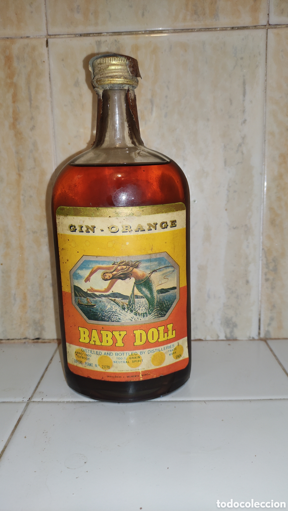 Coleccionismo de vinos y licores: Botella antigua ginebra baby doll, precinto ochenta c&eacute;ntimos.