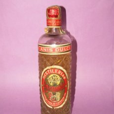 Coleccionismo de vinos y licores: ANTIGUA BOTELLA SIN DESPRECINTAR DE ANÍS DE DESTILERÍAS CANDELA DE MONFORTE DEL CID - AÑO 1950-60S