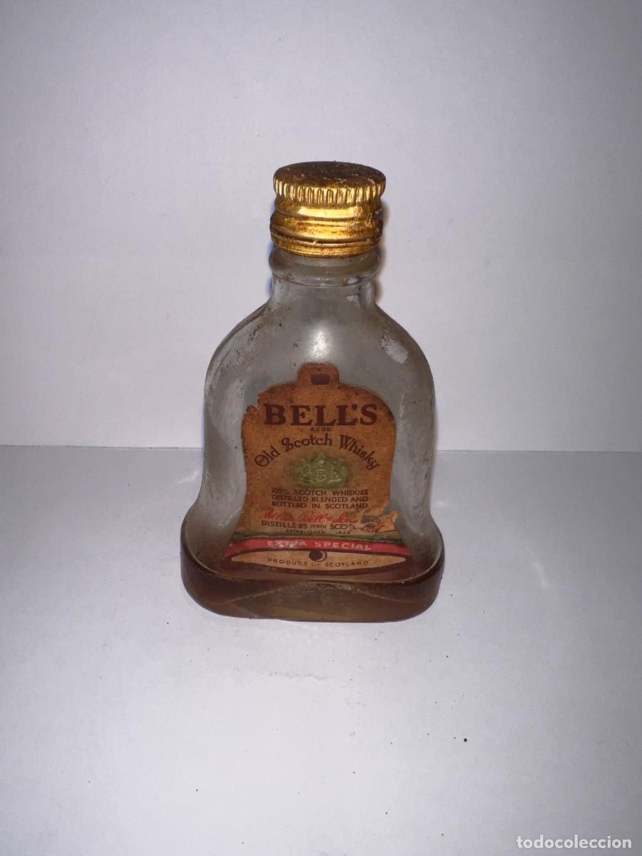 Sammlung von Weinen und Lik&ouml;ren: BOTELLIN. BELL'S. OLD SCHOTCH WHISKY. EXTRA SPECIAL.