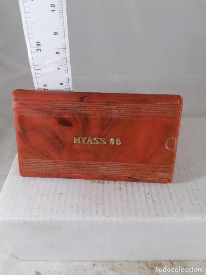 Coleccionismo de vinos y licores: CEPILLO DE VIAJE PARA ROPA BRANDY BYASS 96 SHELDON