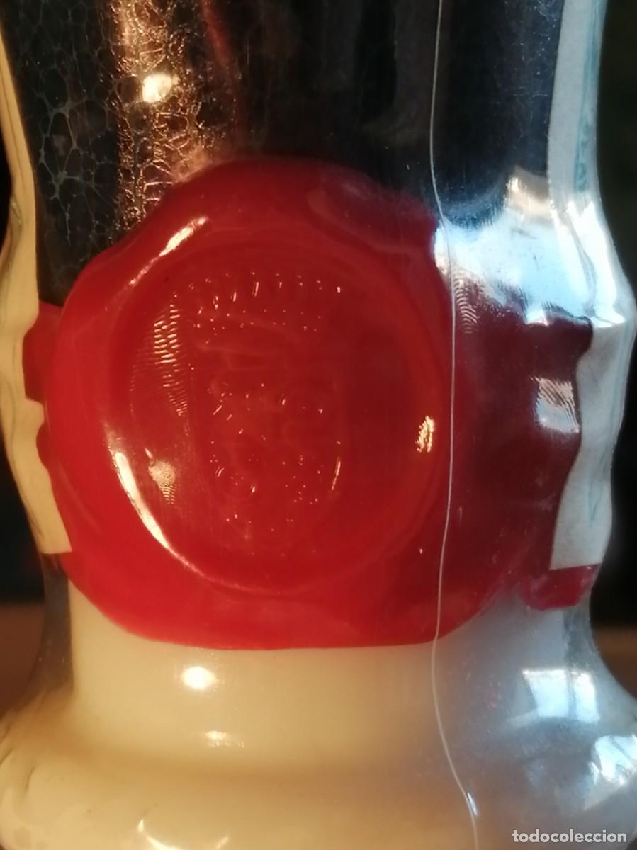 Coleccionismo de vinos y licores: Botella de Brandy de Osborne-Dal&iacute;. - Foto 11