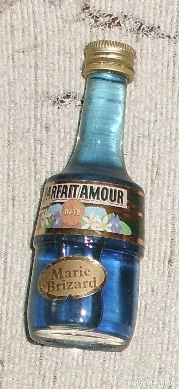 Coleccionismo de vinos y licores: BOTELLIN LICOR PARFAIT AMOUR &rdquo;MARIE BRIZARD&rdquo;. ZIZURKIL. GUIPUZCOA RF-6096