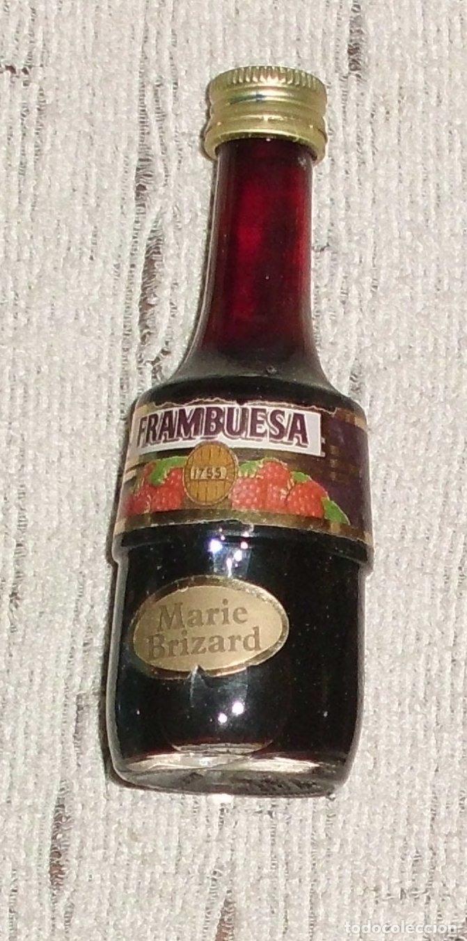 Coleccionismo de vinos y licores: BOTELLIN LICOR DE FRAMBUESA &rdquo;MARIE BRIZARD&rdquo;. ZIZURKIL. GUIPUZCOA RF-6097