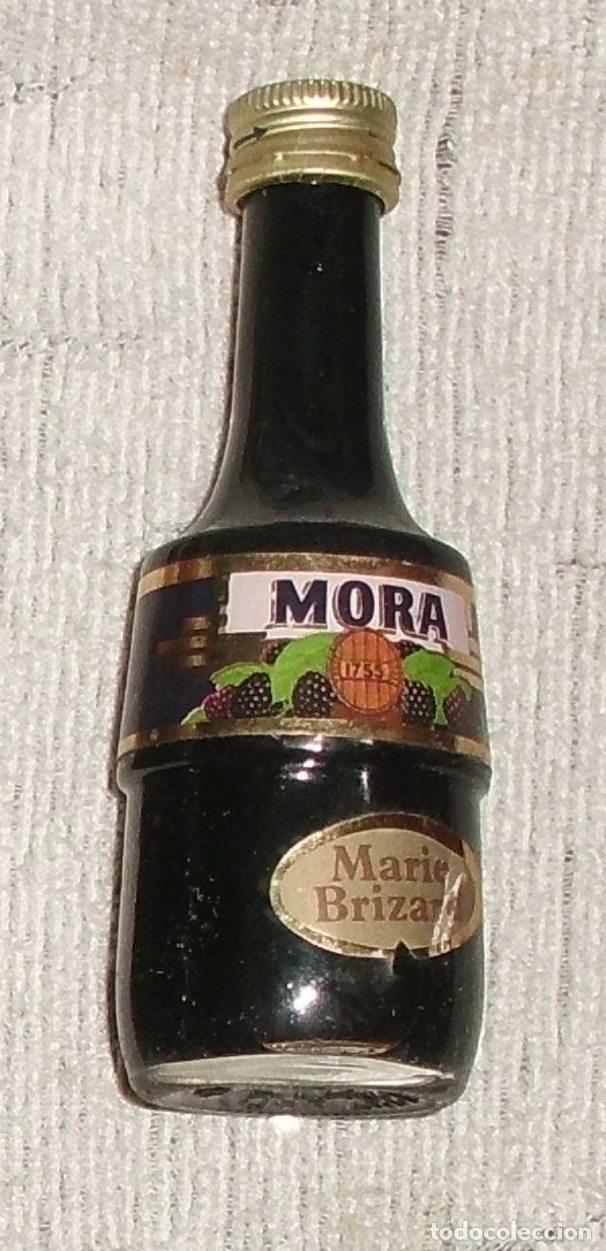 Coleccionismo de vinos y licores: BOTELLIN LICOR DE MORA &rdquo;MARIE BRIZARD&rdquo;. ZIZURKIL. GUIPUZCOA RF-6099
