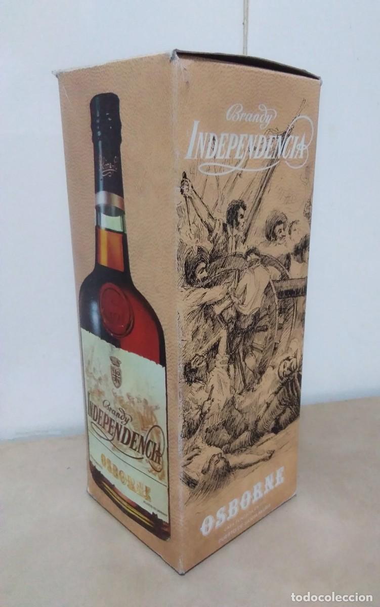 Coleccionismo de vinos y licores: Brandy Independencencia Osborne. Precinto 8 ptas.