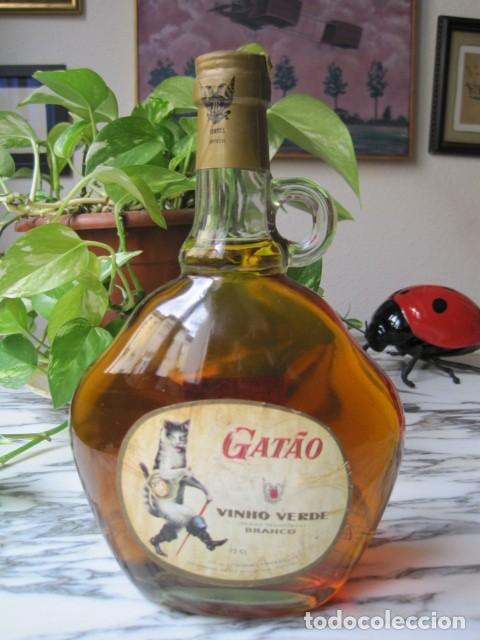 Collection of wines and liquors: BOTELLA DE VINO VERDE - BORGES & IRMAO PORTUGAL - VINHO BRANCO - 75 CL. - 1977
