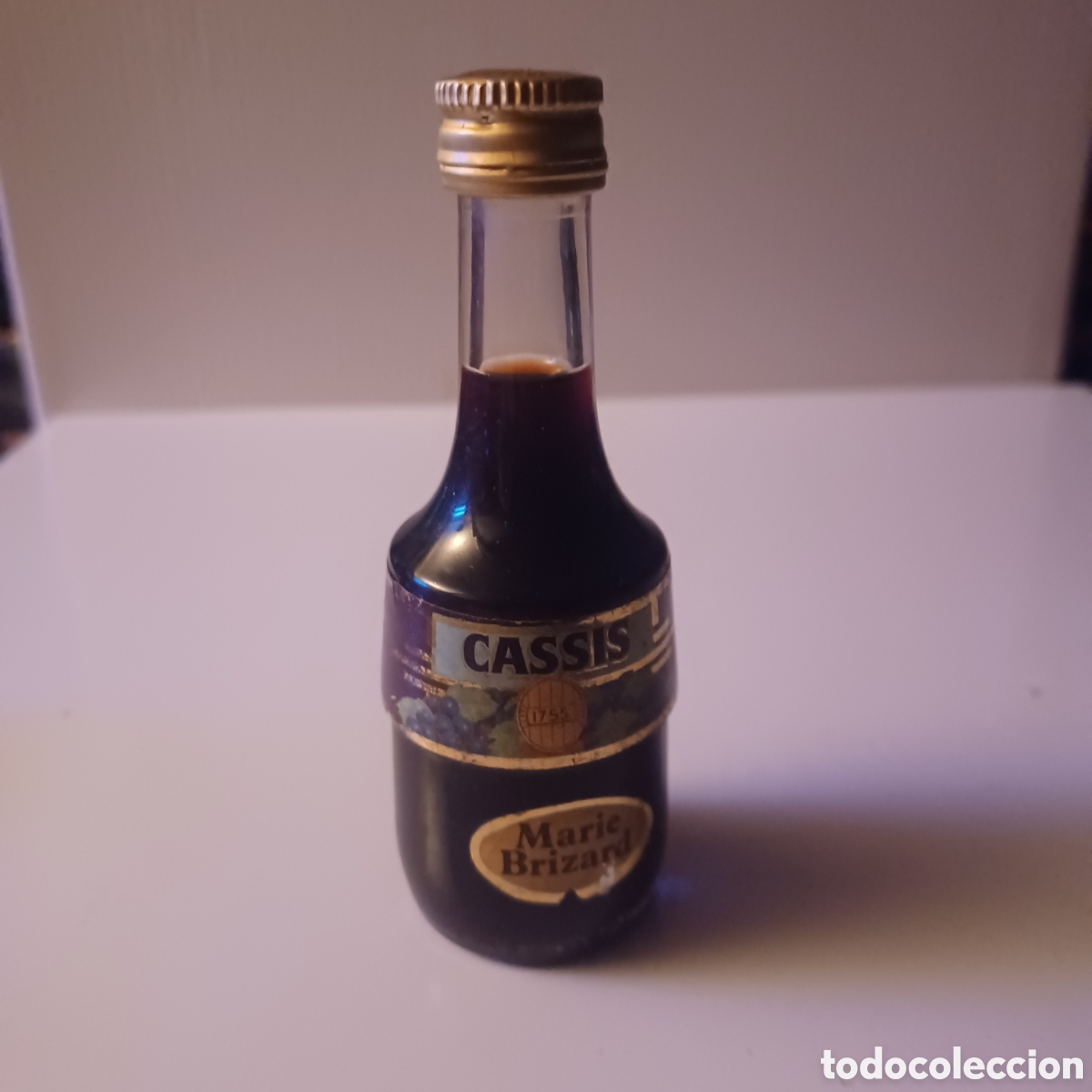 Coleccionismo de vinos y licores: Miniatura botellin cristal mini botella Marie Brizard licor Cassis 11 cm altura