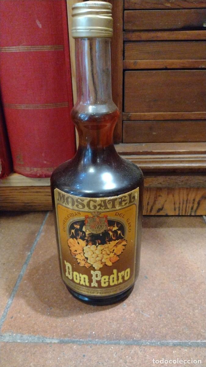 Coleccionismo de vinos y licores: Botella precintada, sin abrir Moscatel Don Pedro. Sucesores de Pedro de Blas Quel Rioja