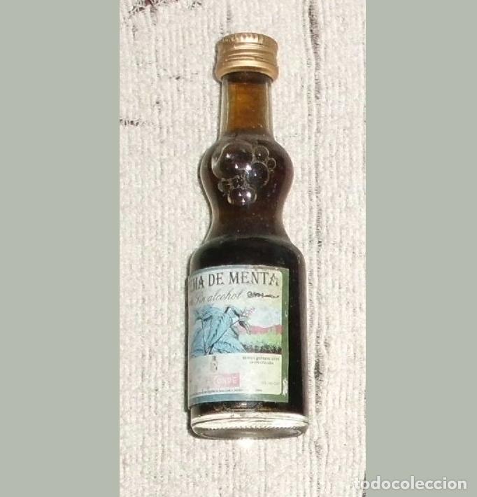Coleccionismo de vinos y licores: BOTELLIN LICOR DE MENTA SIN ALCOHOL. DESTILERIA CRUZ CONDE. MONTILLA RF-6409