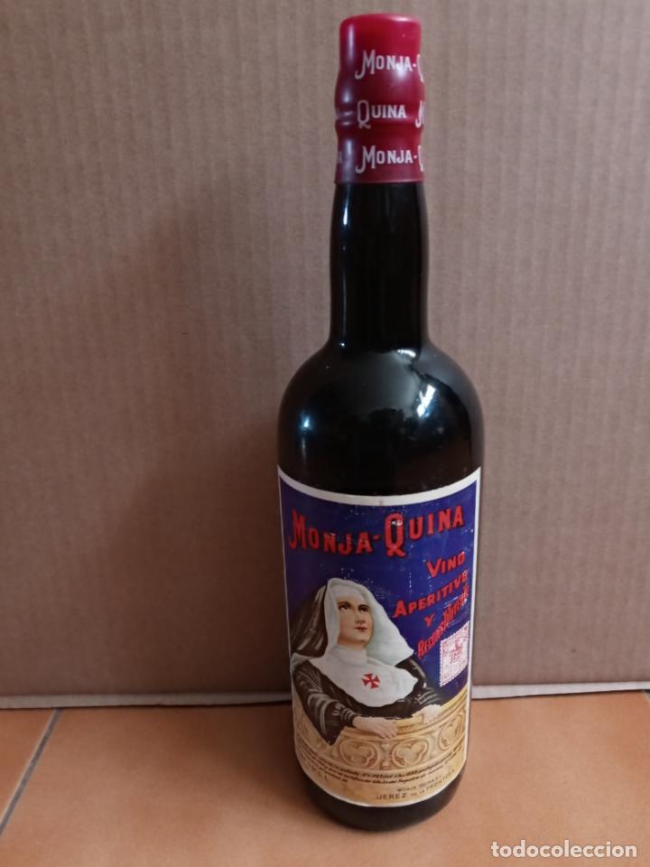 Coleccionismo de vinos y licores: Antigua botella Monja Quina- 1 litro Vino y aperitivo reconstituyente - Jerez de la Frontera Cadiz