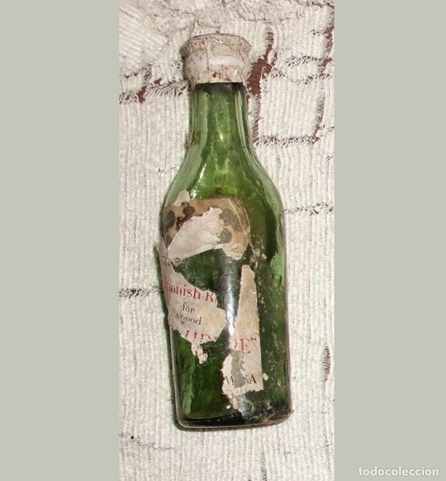 Coleccionismo de vinos y licores: BOTELLIN DE VINO. ETIQUETA EN MAL ESTADO RF-6434