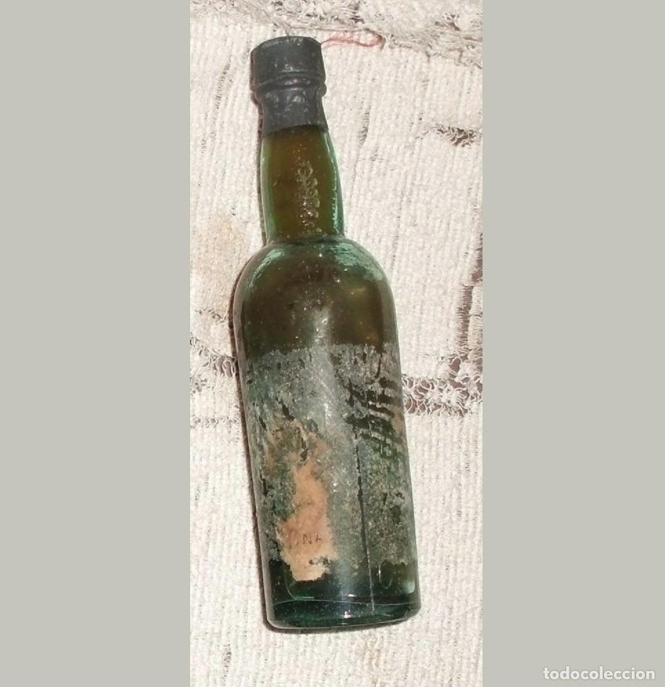 Coleccionismo de vinos y licores: BOTELLIN DE VINO. ETIQUETA EN MAL ESTADO RF-6437