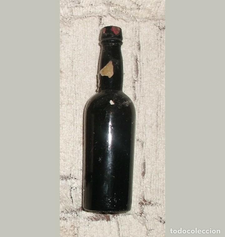 Coleccionismo de vinos y licores: BOTELLIN DE VINO FALTO DE ETIQUETA RF-6443