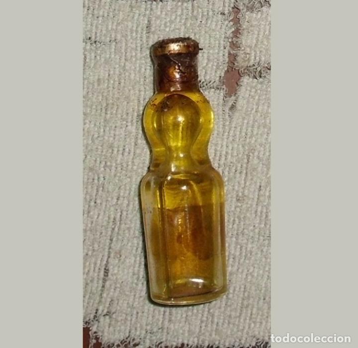 Coleccionismo de vinos y licores: BOTELLIN LICOR DE MENTA. DESTILERIA MONTSERRAT. BARCELONA RF-6450