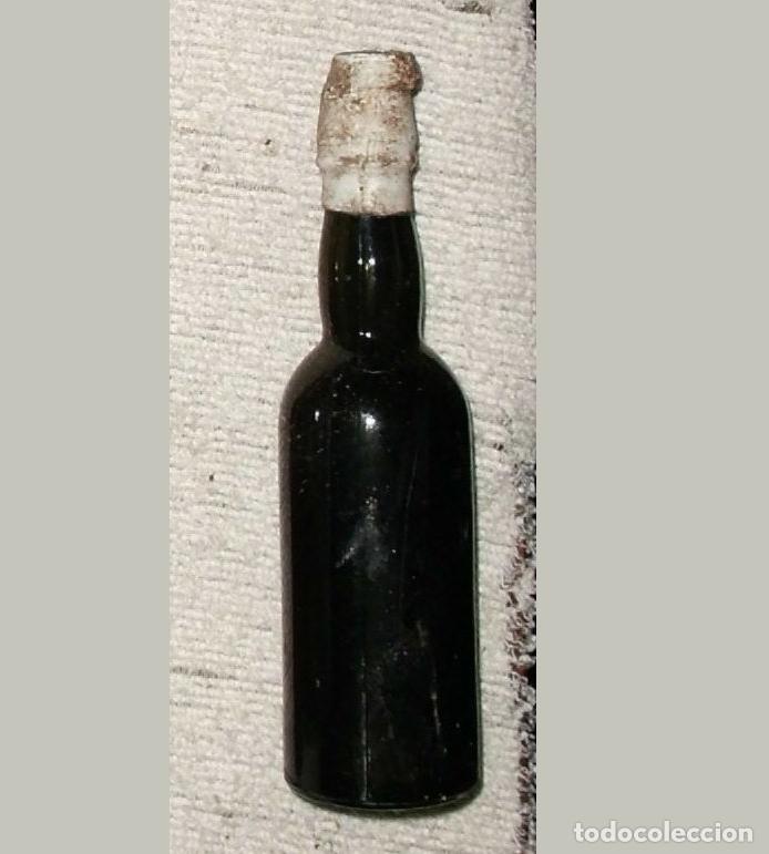Coleccionismo de vinos y licores: BOTELLIN DE VINO. FALTO DE ETIQUETA Y DE LIQUIDO RF-6463