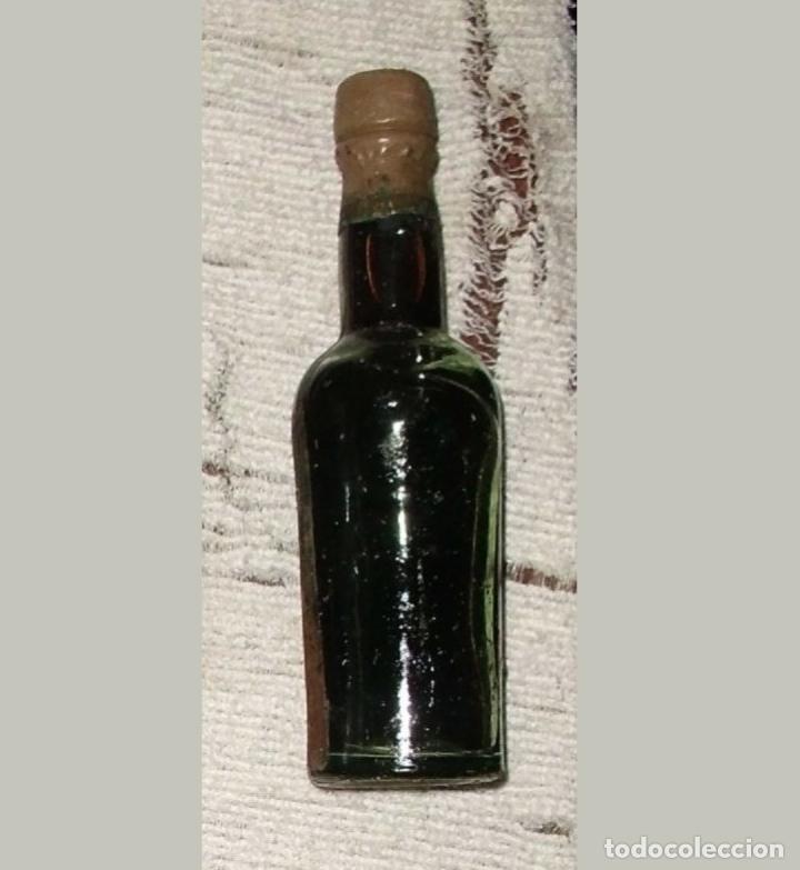 Coleccionismo de vinos y licores: BOTELLIN DE VINO. ETIQUETA EN MAL ESTADO RF-6465