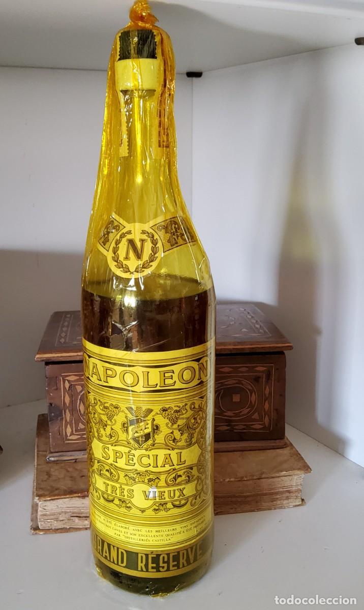 Coleccionismo de vinos y licores: BOTELLA NAPOLEON SP&Eacute;CIAL TR&Eacute;S VIEUX, GRAND RESERVE