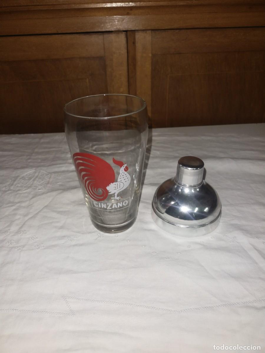 Coleccionismo de vinos y licores: Coctelera Cinzano - Foto 2