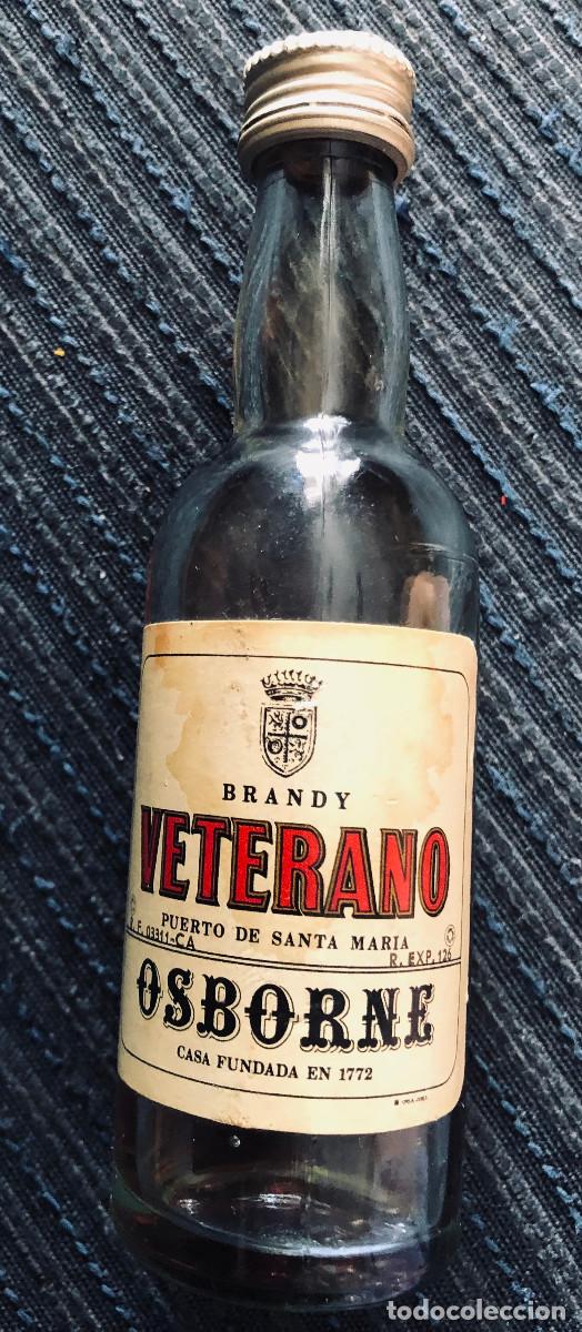 Coleccionismo de vinos y licores: Botellita o botell&iacute;n de brandy Veterano. Osborne. El Puerto de Santa Mar&iacute;a. A&ntilde;os 80. Cerrada.
