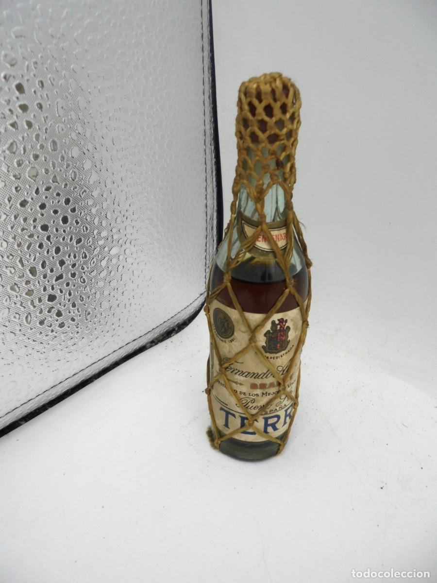 Sammlung von Weinen und Lik&ouml;ren: BOTELLIN DE BRANDY TERRY. FERNANDO A. DE TERRY. PUERTO DE SANTA MARIA. CERRADA. VER FOTOS.