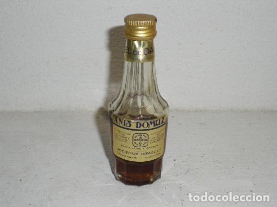 Collection of wines and liquors: ANTIGUO BOTELL&Iacute;N AN&Iacute;S DOMUZ - DESTILERIAS SOCIEDADE DE DOMUZ -PORTUGAL