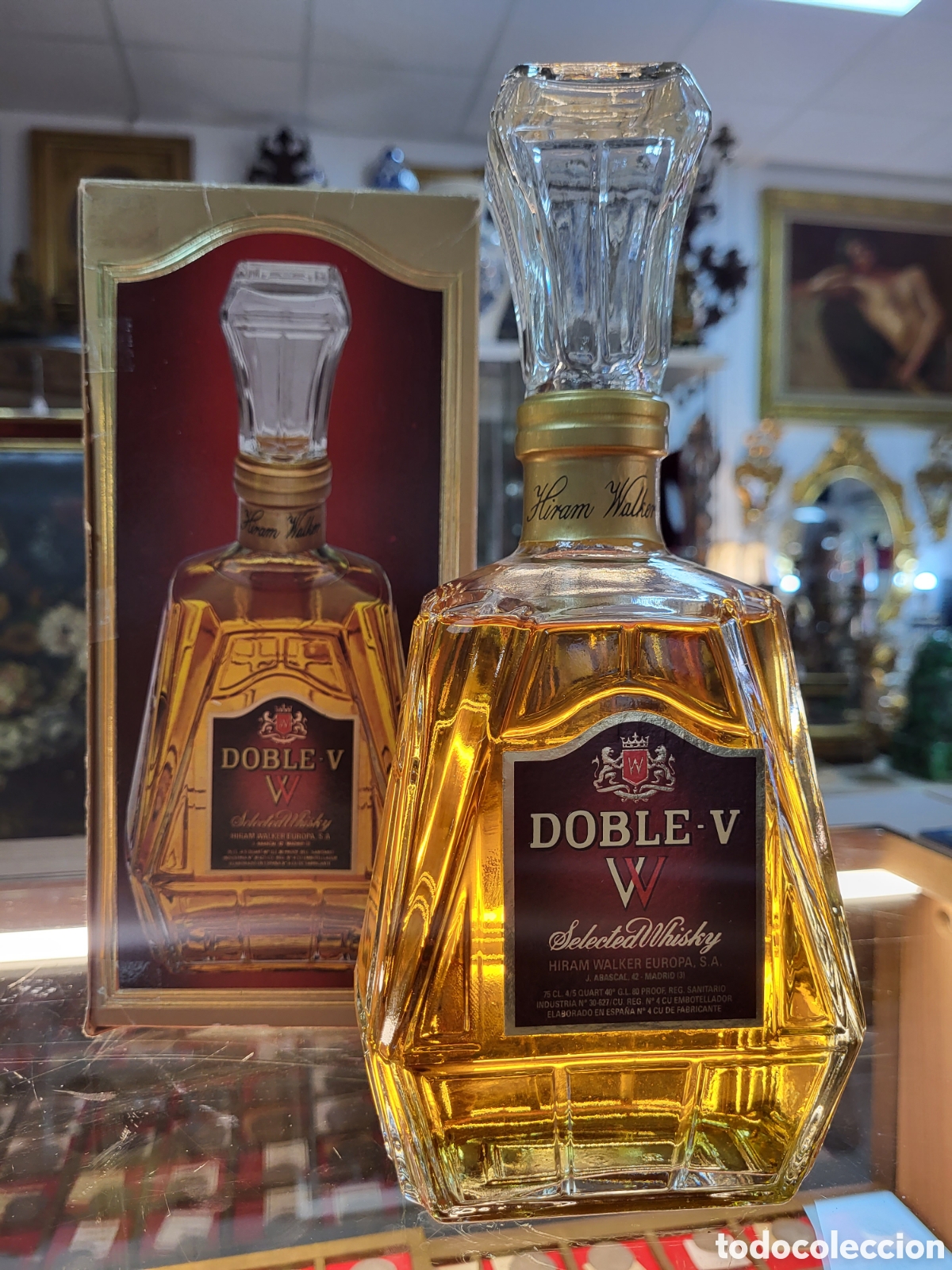 Collection of wines and liquors: WHISKY DOBLE V SELECTED BLEND. CORCHO. 8 PESETAS. BOTELLA DECANTER PRECINTADA. &rsquo;80S. IMPECABLE