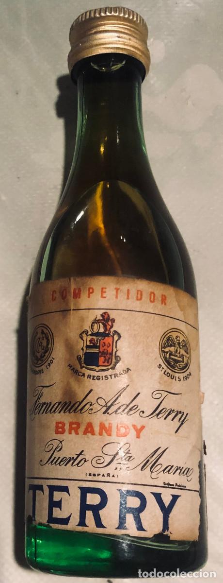 Coleccionismo de vinos y licores: Botellita o botell&iacute;n de brandy Competidor. Terry. El Puerto de Santa Mar&iacute;a. A&ntilde;os 80. Cerrada.