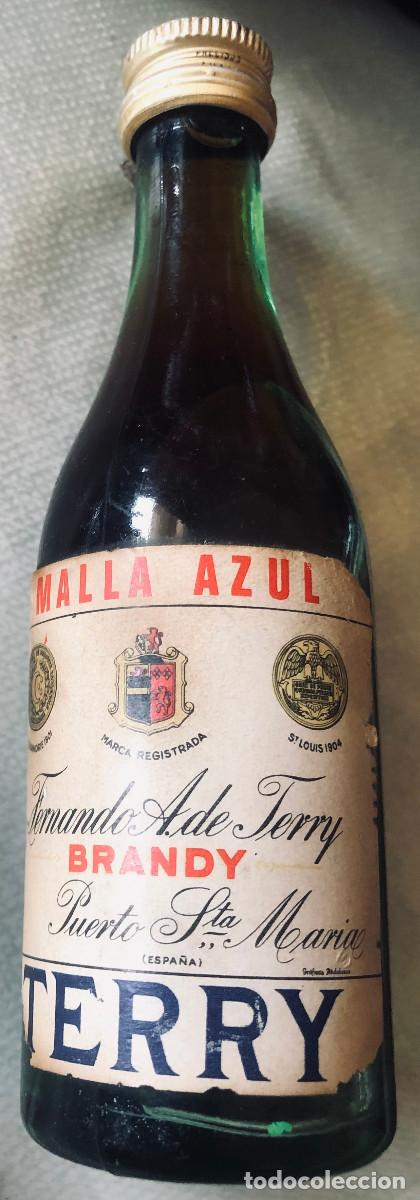 Coleccionismo de vinos y licores: Botellita o botell&iacute;n de brandy Malla Azul. Terry. El Puerto de Santa Mar&iacute;a. A&ntilde;os 70. Cerrada.