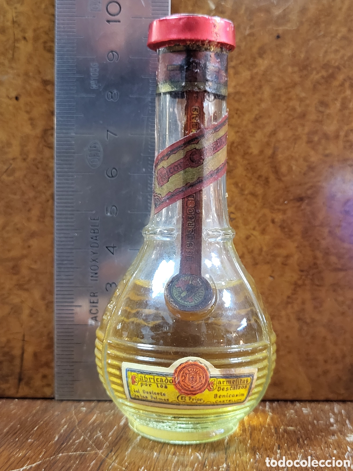 Coleccionismo de vinos y licores: BOTELLIN DE LICOR CARMELITANO, FABRICADO POR LOS CARMELITAS DESCALZOS. BOTELLITA ANTIGUA