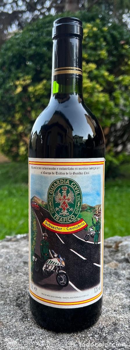 Coleccionismo de vinos y licores: Botella de vino tinto etiqueta Cuerpo de Tr&aacute;fico de la Guardia Civil - Subsector - Cantabria