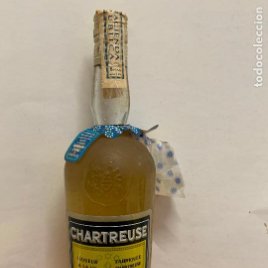 Botella de licor CHARTREUSE Tarragona. Precintada. Sin abrir. Con el collarin y cubitos original
