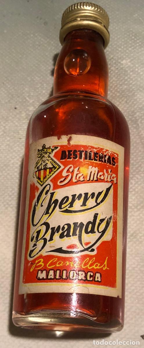 Coleccionismo de vinos y licores: Botellita o botell&iacute;n de cherry brandy Sta. Mar&iacute;a. Conellas, Mallorca. A&ntilde;os 70. Cerrada.