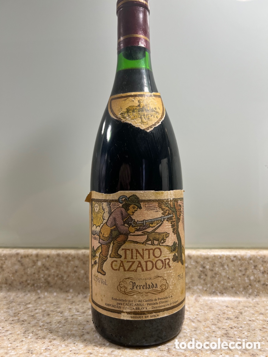 Sammlung von Weinen und Lik&ouml;ren: ANTIGUA BOTELLA TINTO CAZADOR - PERELADA AMPURDAN COSTABRAVA