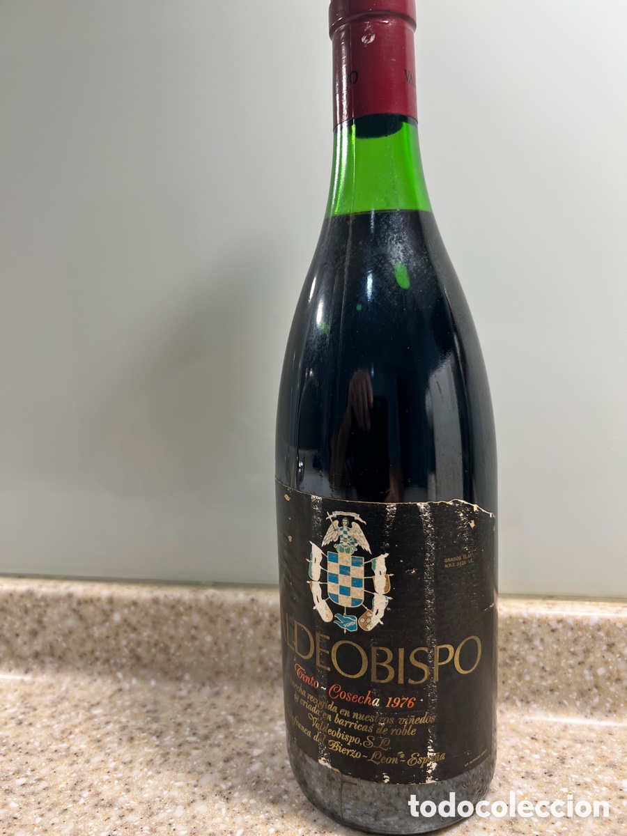 Sammlung von Weinen und Lik&ouml;ren: ANTIGUA BOTELLA VINO TINTO -VALDEOBISPO - cosecha 1976 VILLAFRANCA DEL BIERZO