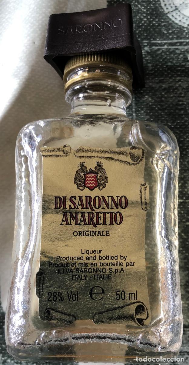 Coleccionismo de vinos y licores: Botellita o botell&iacute;n de licor Di Saronno Amaretto. Italia. A&ntilde;os 90. Cerrada.