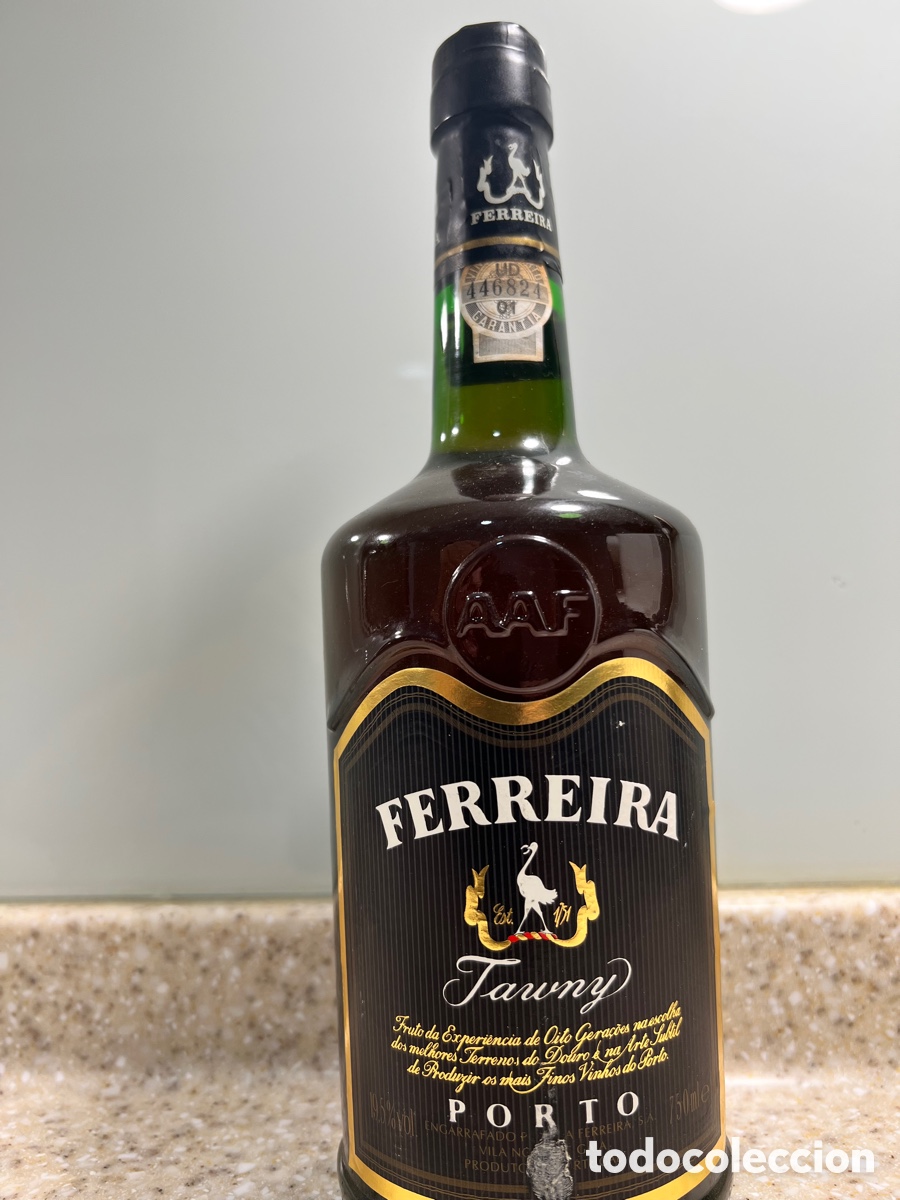 Collection of wines and liquors: Antigua Botella FERREIRA PORTO SUPERIOR TAWNY Llena precintada con sello numerado