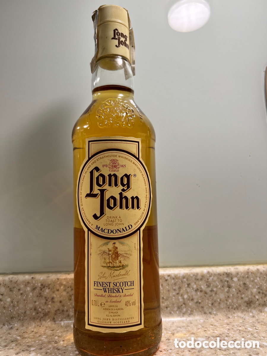 Coleccionismo de vinos y licores: Antigua Botella WHISKY LONG JOHN FINEST SCOTCH ;Llena y precintada .SELLO FISCAL IMPORTACI&Oacute;N