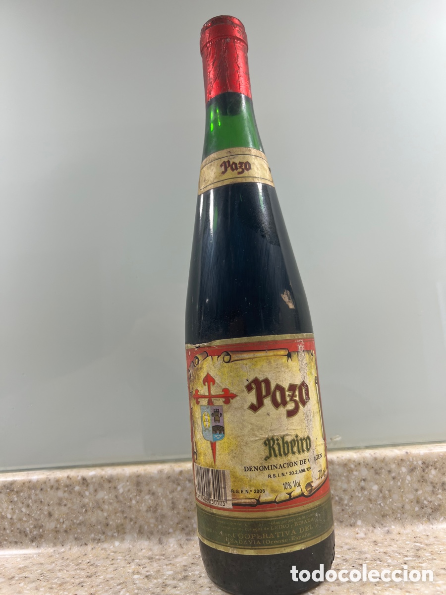 Collection of wines and liquors: Antigua Botella Vino Tinto PAZO DEL RIBEIRO -Cooperativa del Ribeiro -Rivadavia &Oacute;rense / Llena